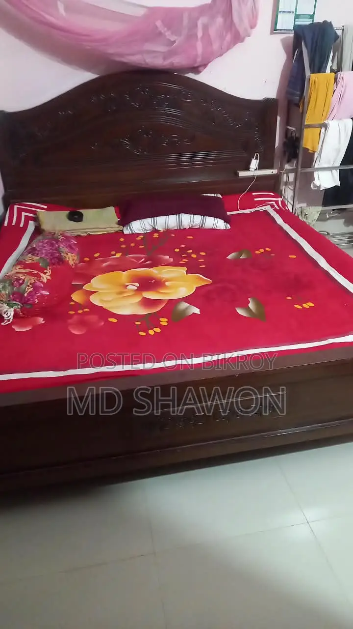 এই বেড টা বিক্রি হবে।আনুমানিক ১.৫ বছরের মতো হবে কিনছি