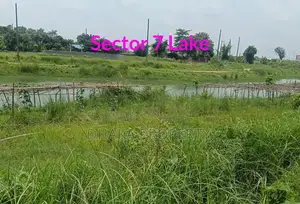 সেক্টর ৭-এ ৩০০ ফুটের কাছে ৫ কাঠার লেক ভিউ দক্ষিণমুখী প্লট