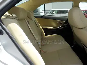 টয়োটা প্রিমিও ২০২১ সিলভার