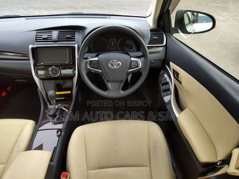 টয়োটা প্রিমিও ২০২১ সিলভার