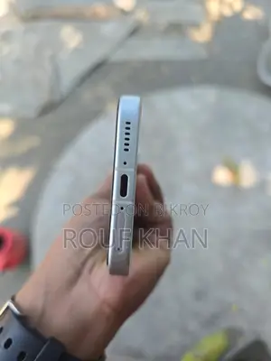 আইকিউওও ১১ ২৫৬ জিবি সিলভার