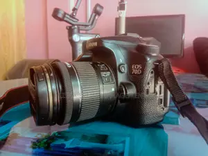 ক্যানন ৭০ডি ১৮-৫৫মিমি জুম লেন্স সহ