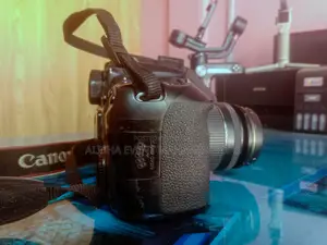 ক্যানন ৭০ডি ১৮-৫৫মিমি জুম লেন্স সহ