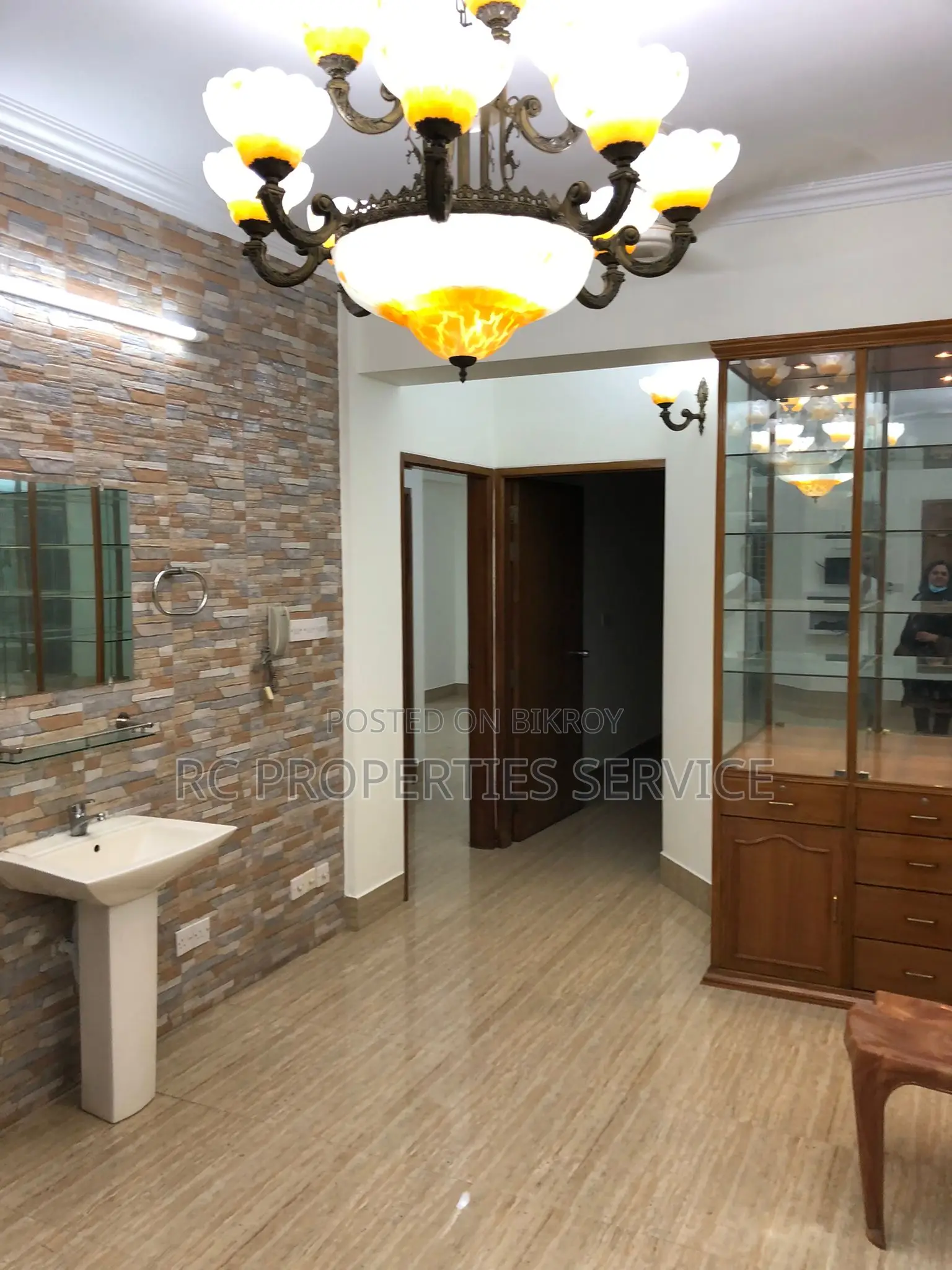 ১৫০০ বর্গফুট অ্যাপার্টমেন্ট অফিস ভাড়া বনানী