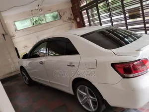 টয়োটা প্রমিও ১.৫ সামনের চাকা চালিত ২০১০ সাদা