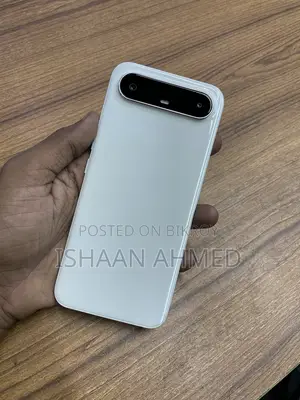 নতুন টেকনো পোভা স্লিম ৫জি ২৫৬ জিবি সাদা