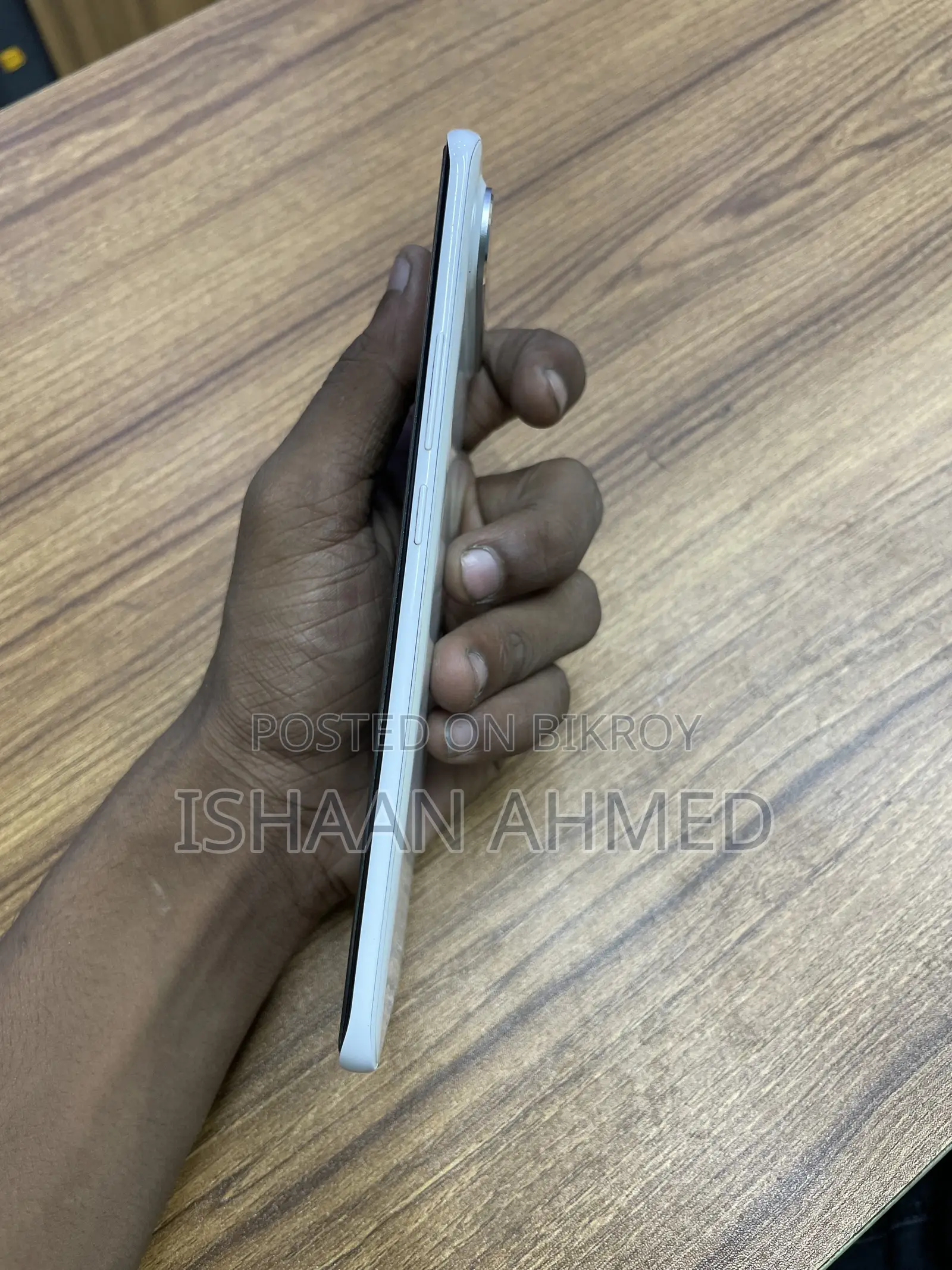 নতুন টেকনো পোভা স্লিম ৫জি ২৫৬ জিবি সাদা