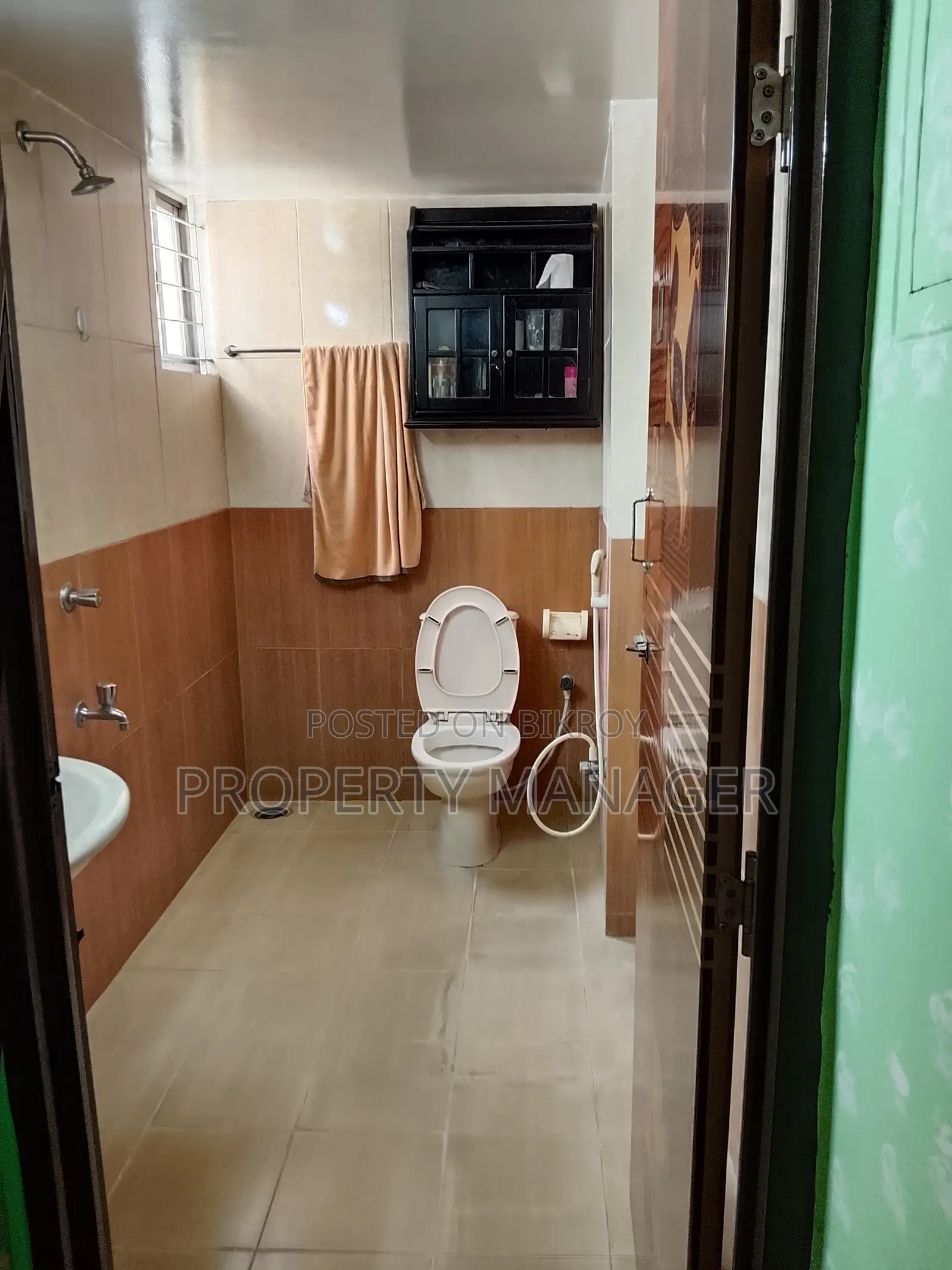 ঢাকার উত্তরা-তে ভাড়া দেওয়ার জন্য আসবাবপত্রসহ ৩ বেডরুমের অ্যাপার্টমেন্ট