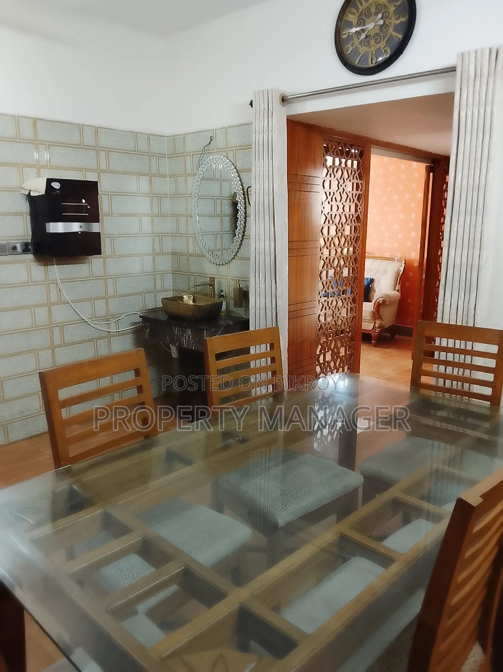 ঢাকার উত্তরা-তে ভাড়া দেওয়ার জন্য আসবাবপত্রসহ ৩ বেডরুমের অ্যাপার্টমেন্ট