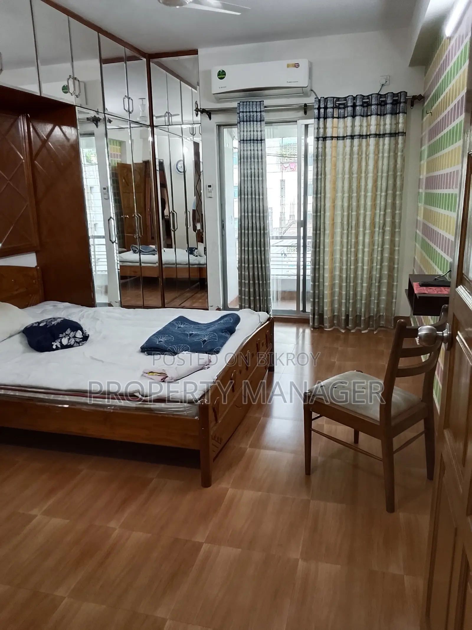 ঢাকার উত্তরা-তে ভাড়া দেওয়ার জন্য আসবাবপত্রসহ ৩ বেডরুমের অ্যাপার্টমেন্ট