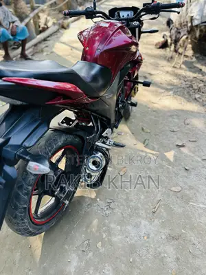 সুজুকি জিক্সার ২০২৫ লাল