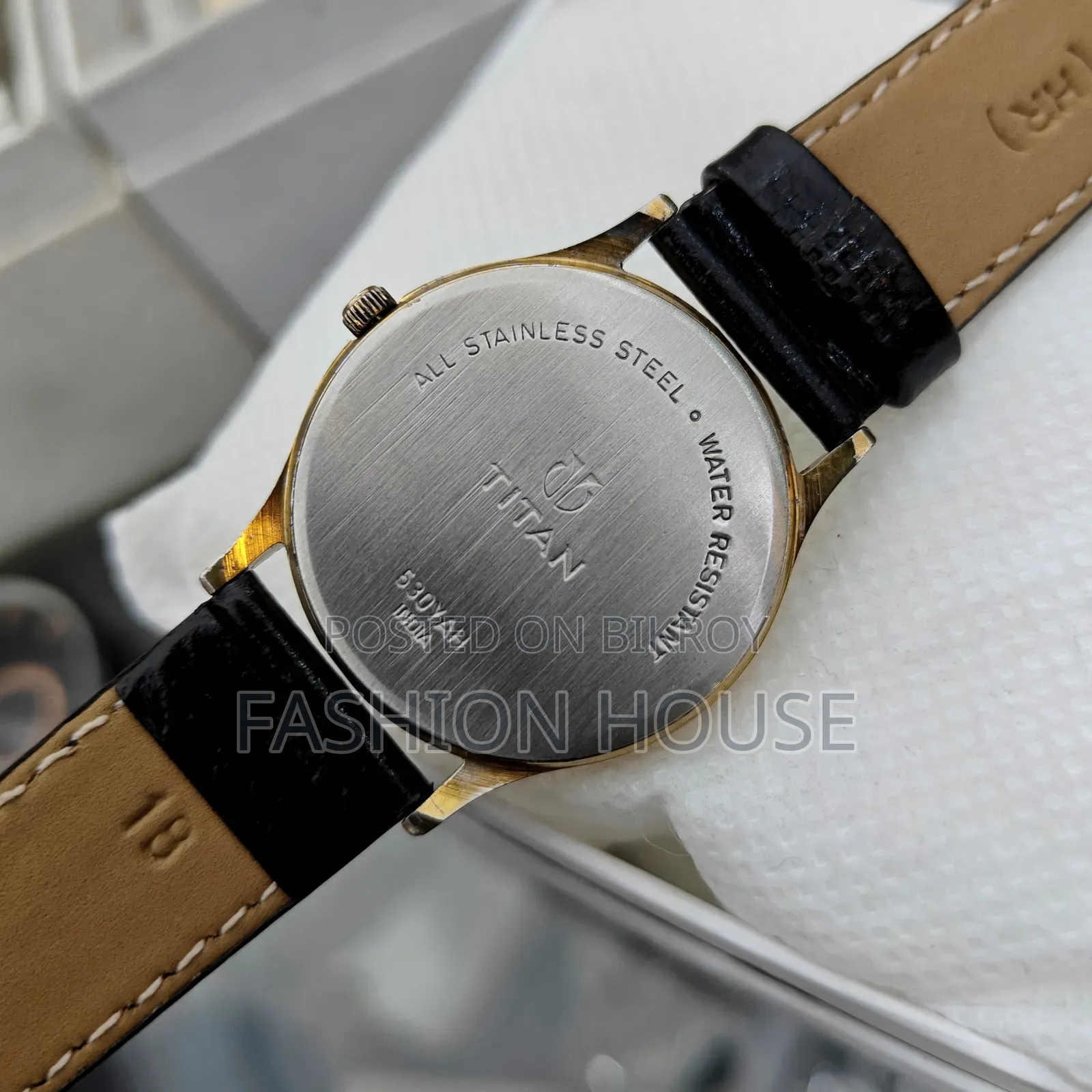 Titan Unisex Quartz Analog Watch. 35 Mm | Day-Date Function