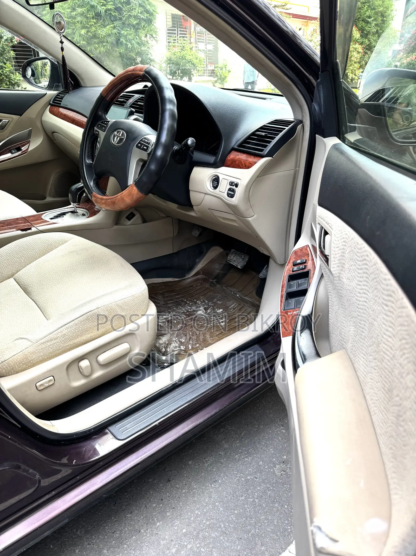 টয়োটা প্রিমিও ২০১৫ মেরুন