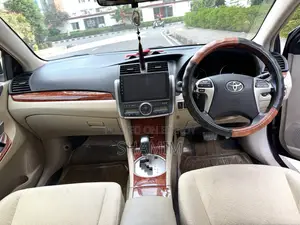টয়োটা প্রিমিও ২০১৫ মেরুন
