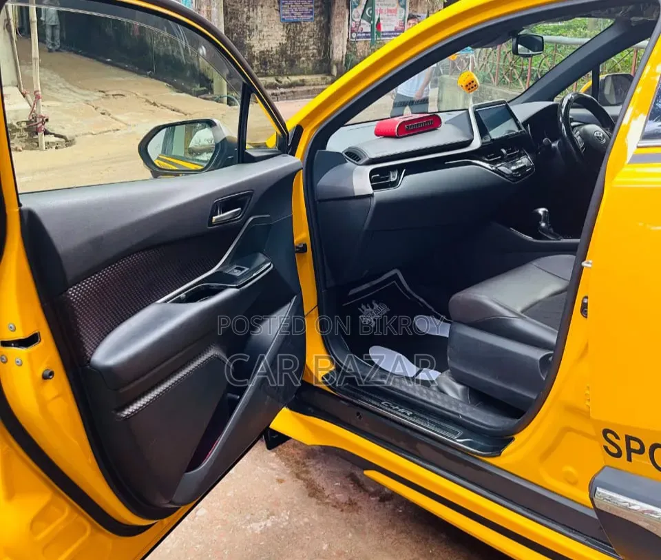 Toyota C-HR 2017 Yellow