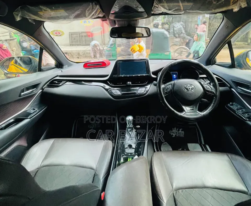 Toyota C-HR 2017 Yellow