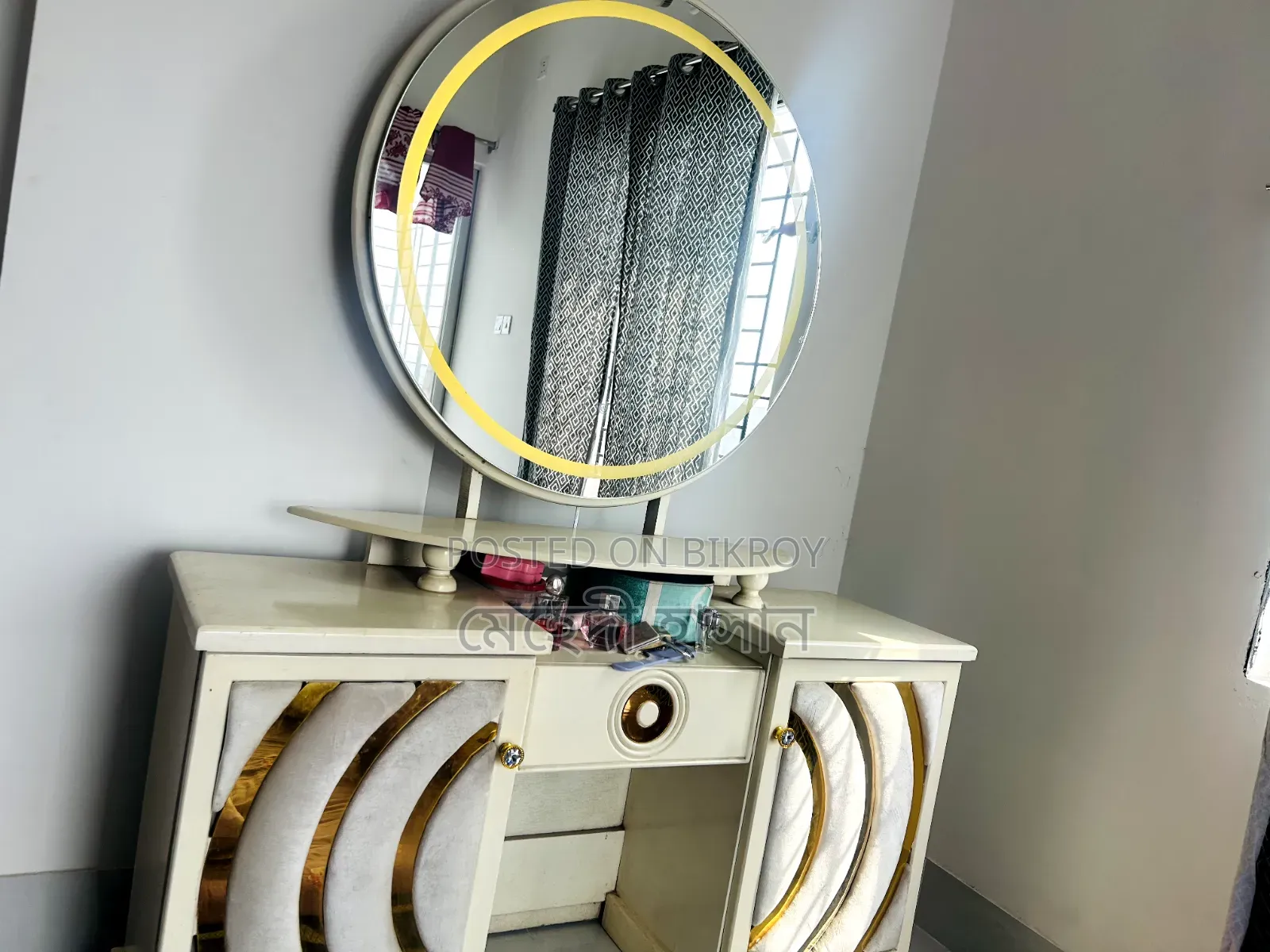 Mahogany Wood Dressing Table