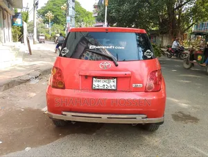 টয়োটা আইএসটি ২০০৪ রেড