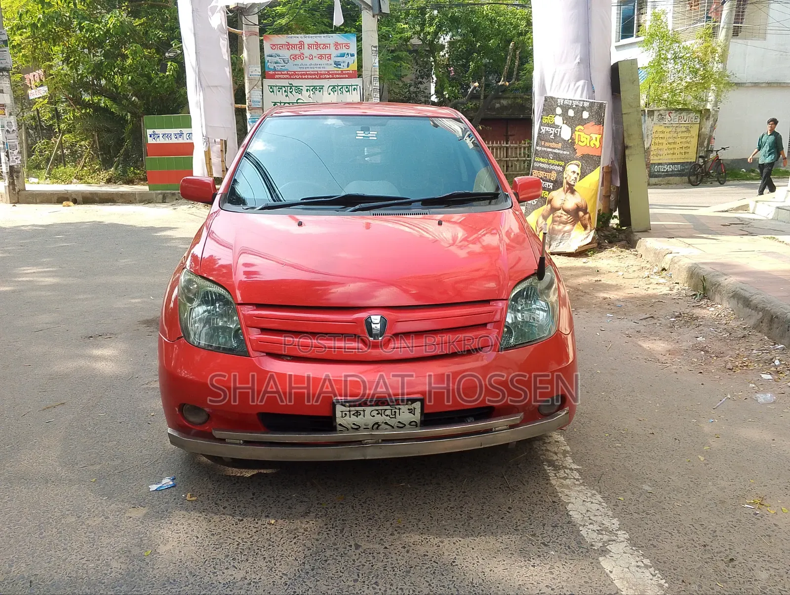 Toyota IST 2004 Red