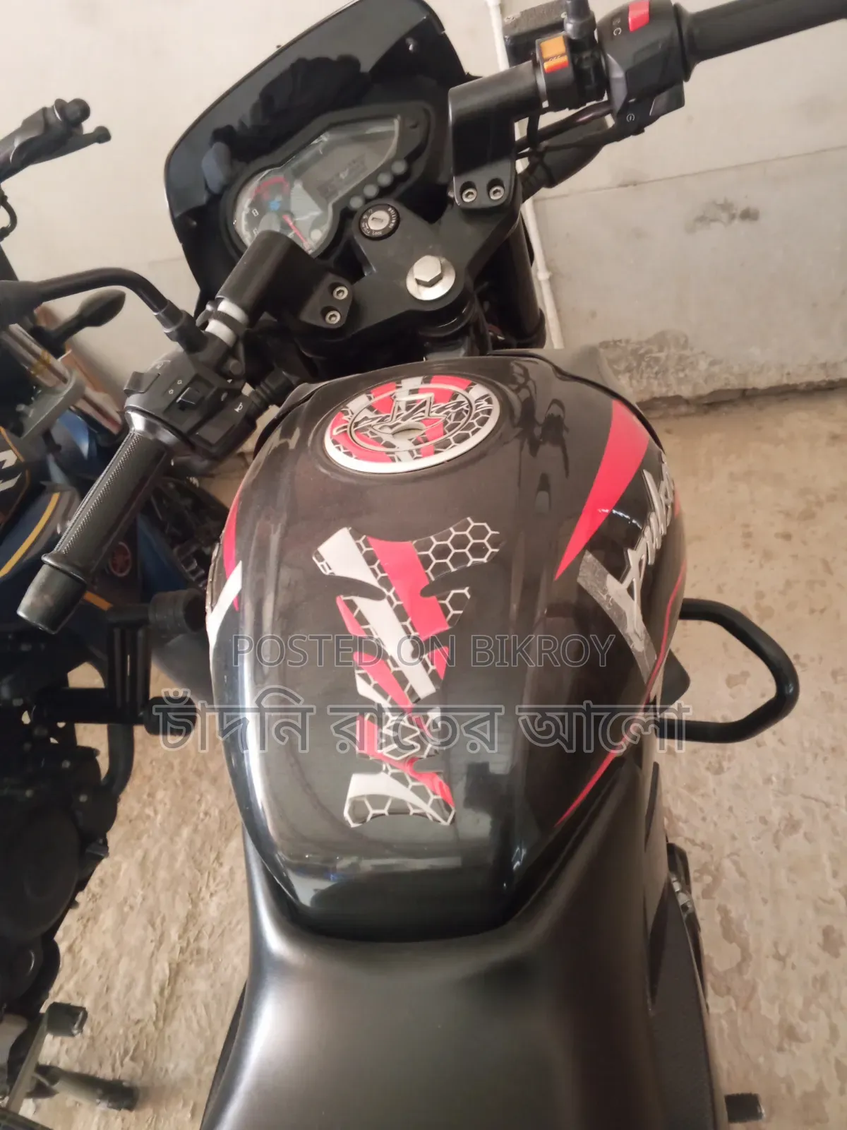 বাজাজ পালসার ১৫০ ২০২৩ ব্ল্যাক