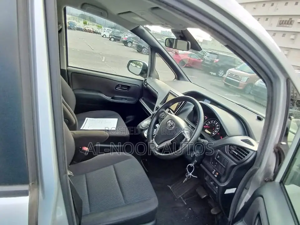 Toyota Noah 2.0 Front Wheel Drive (8 Seater) 2021 Silver