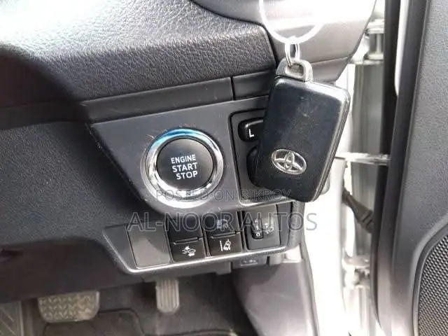 Toyota Axio 2021 Silver