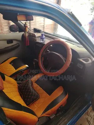 টয়োটা করিনা ১৯৯৩ নীল