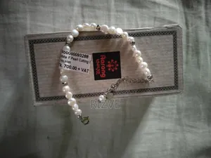 White F. Pearl Cutting Bracelet