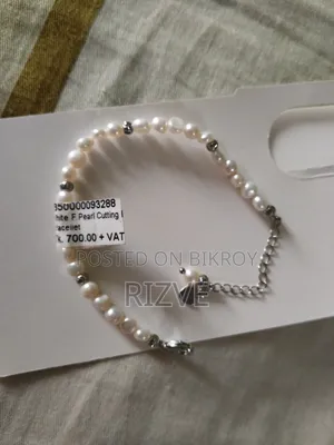 White F. Pearl Cutting Bracelet