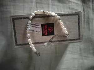 White F. Pearl Cutting Bracelet