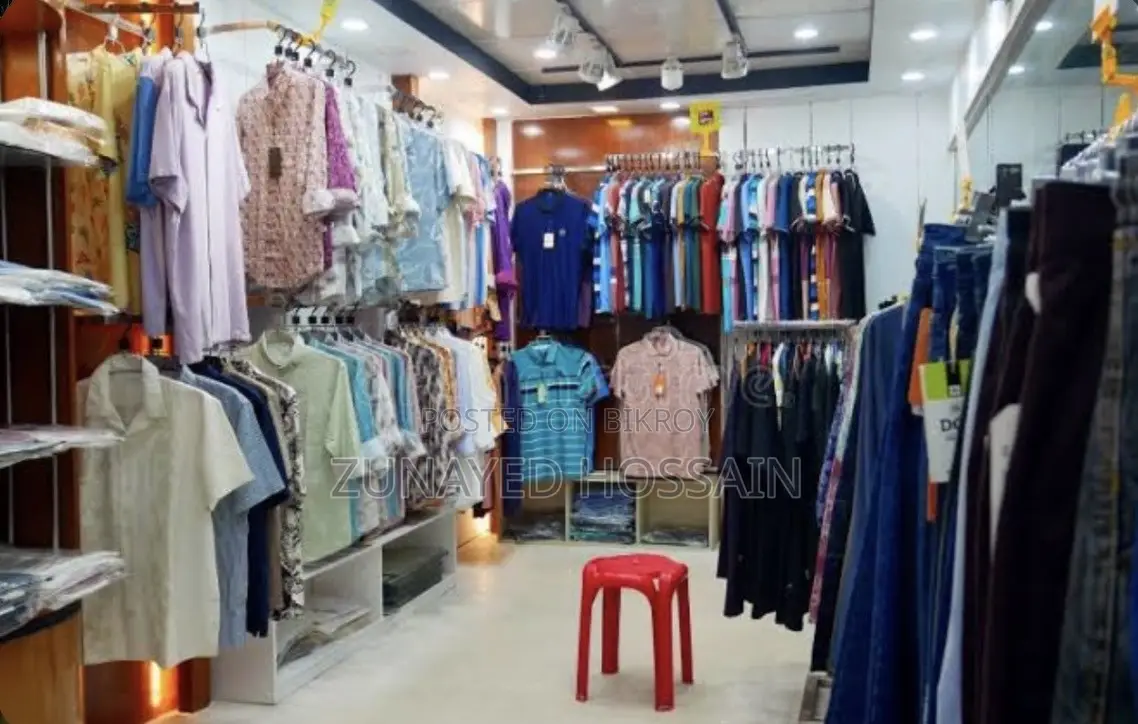 শোরুমে নতুন কর্মী নেওয়া হবে