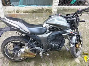 সুজুকি জিক্সার ২০২১ সিলভার