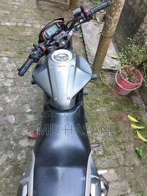 সুজুকি জিক্সার ২০২১ সিলভার