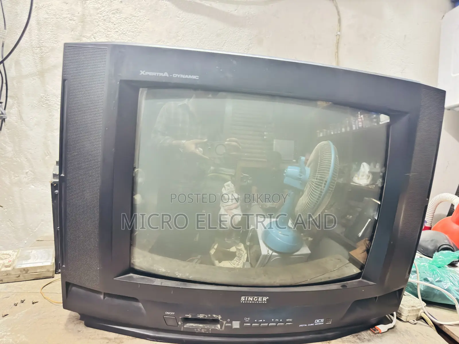 Singer TV (Used)