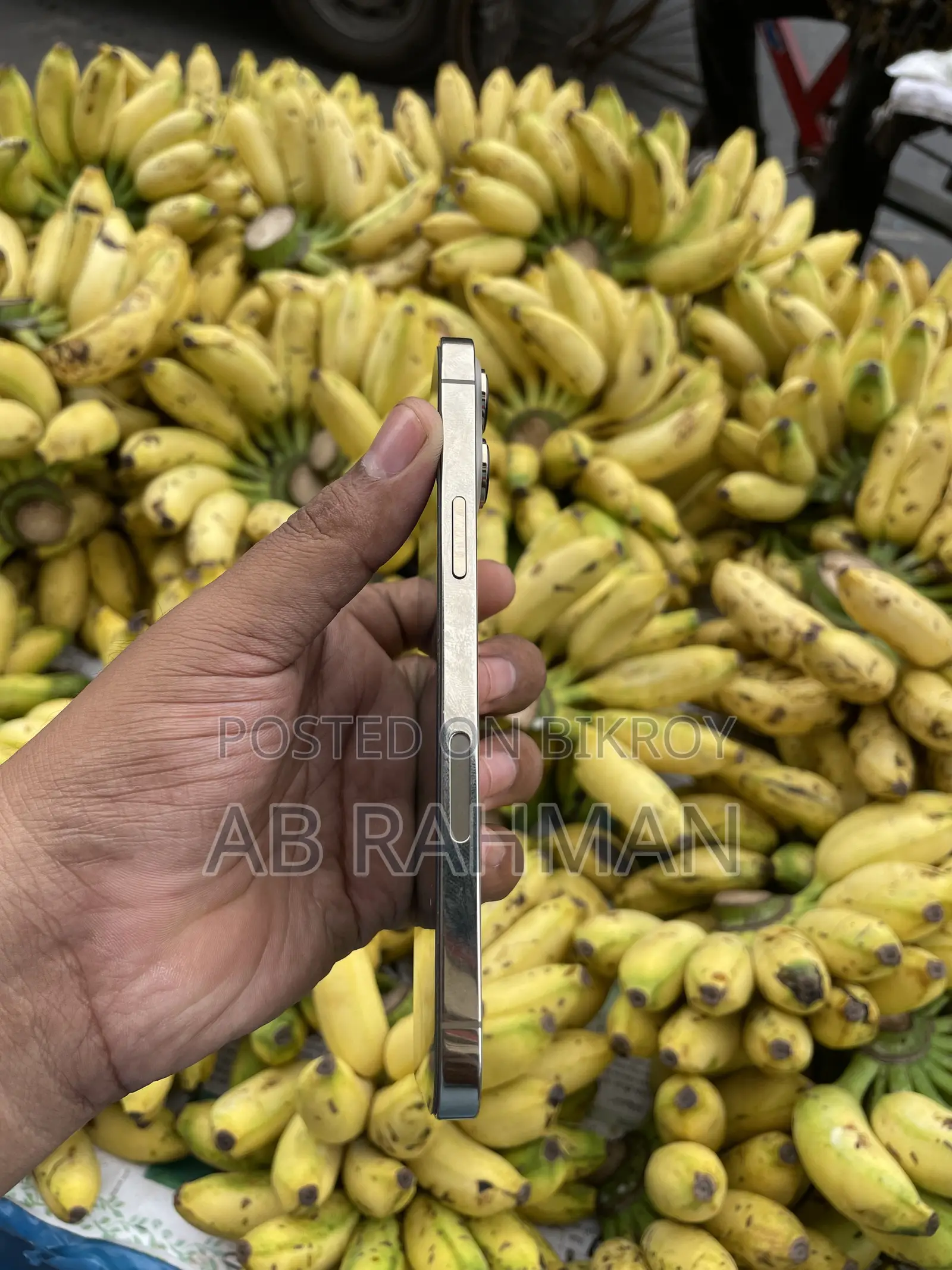 অ্যাপল আইফোন ১৮ প্রো ম্যাক্স ২৫৬ জিবি গোল্ড