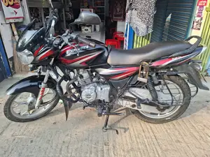 বাজাজ ডিসকভার ১২৫ ২০১৭ কালো