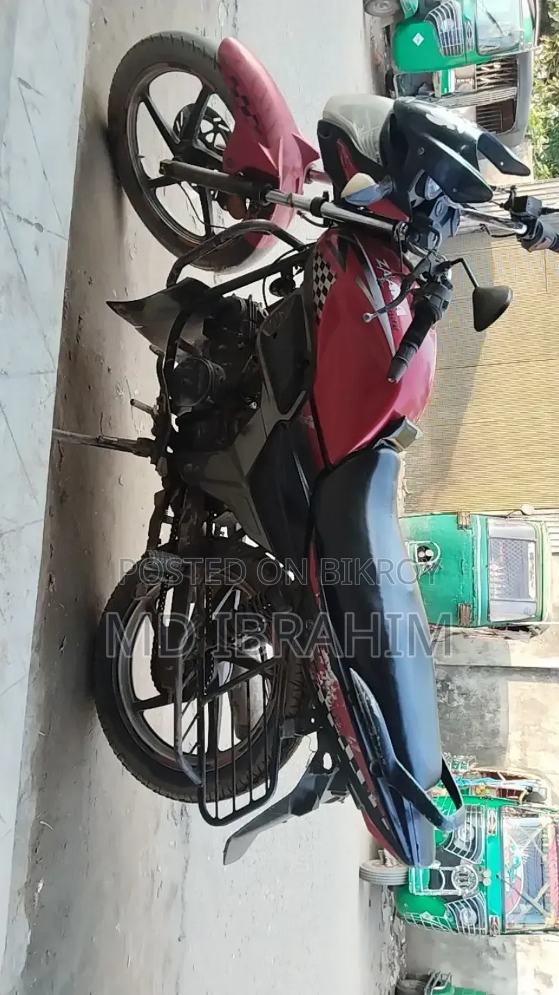 মোটরসাইকেল ২০২২ লাল