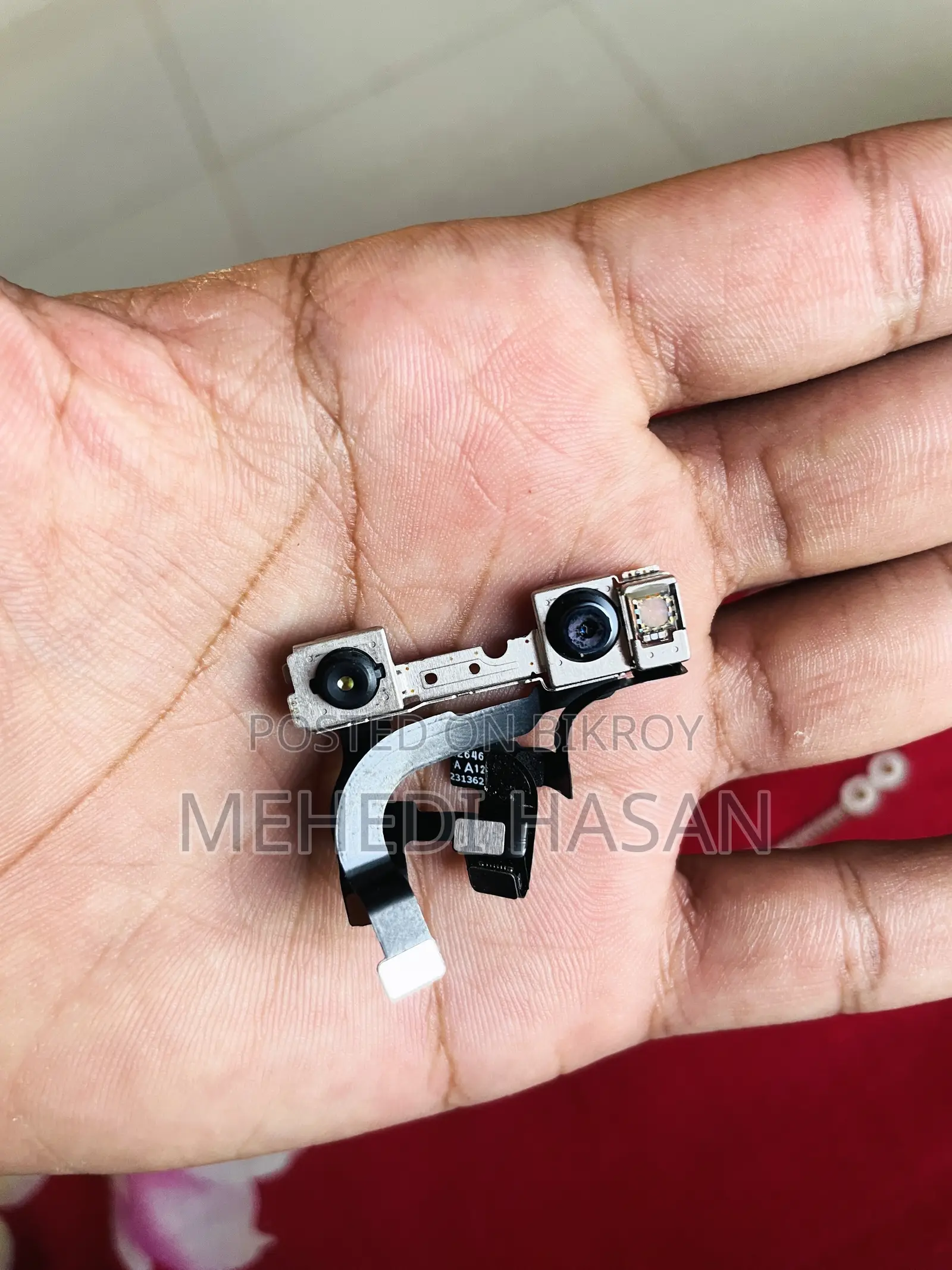 আইফোন ১২ ফ্রন্ট ক্যামেরা