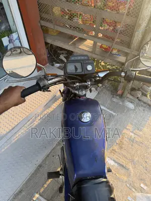 সুজুকি ১৯৮৮ নীল