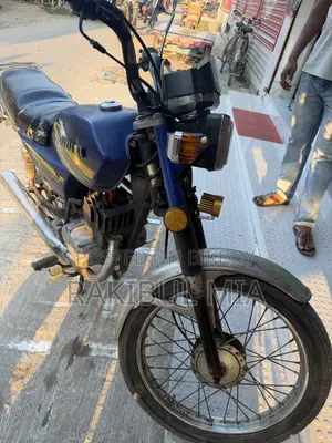 সুজুকি ১৯৮৮ নীল