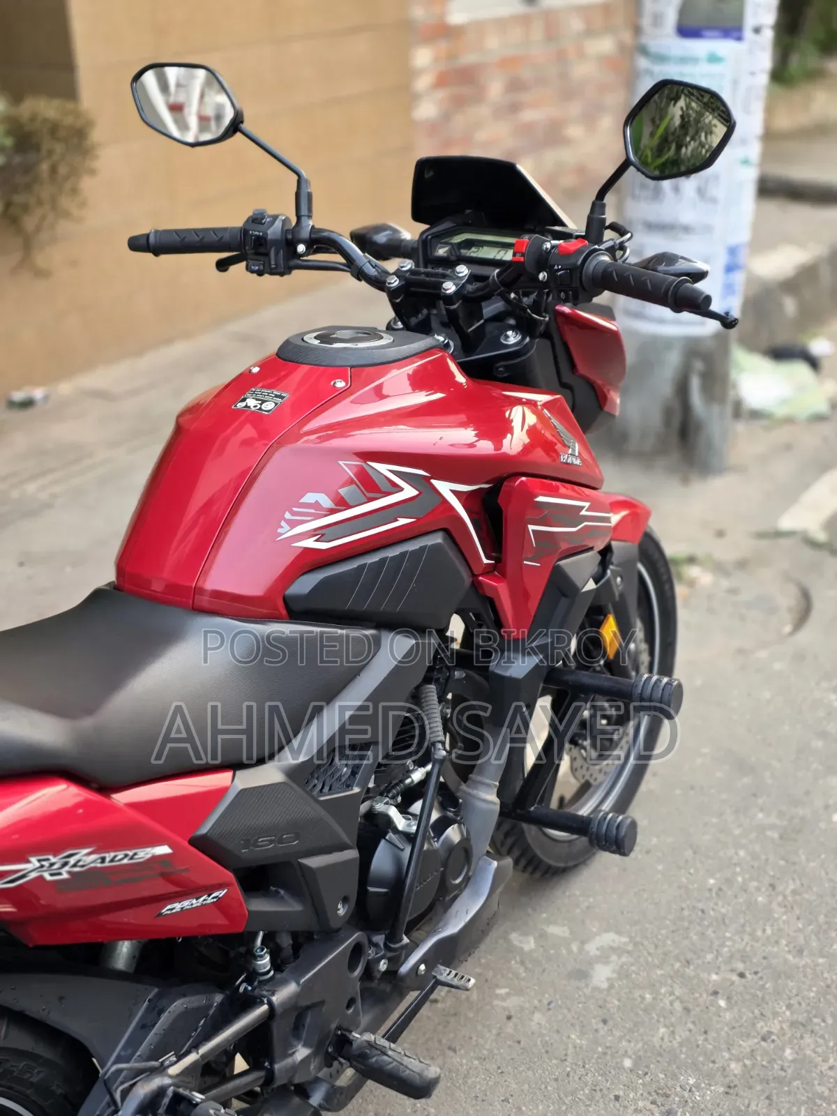 হোন্ডা এক্স-ব্লেড ১৬০ ২০২৫ লাল