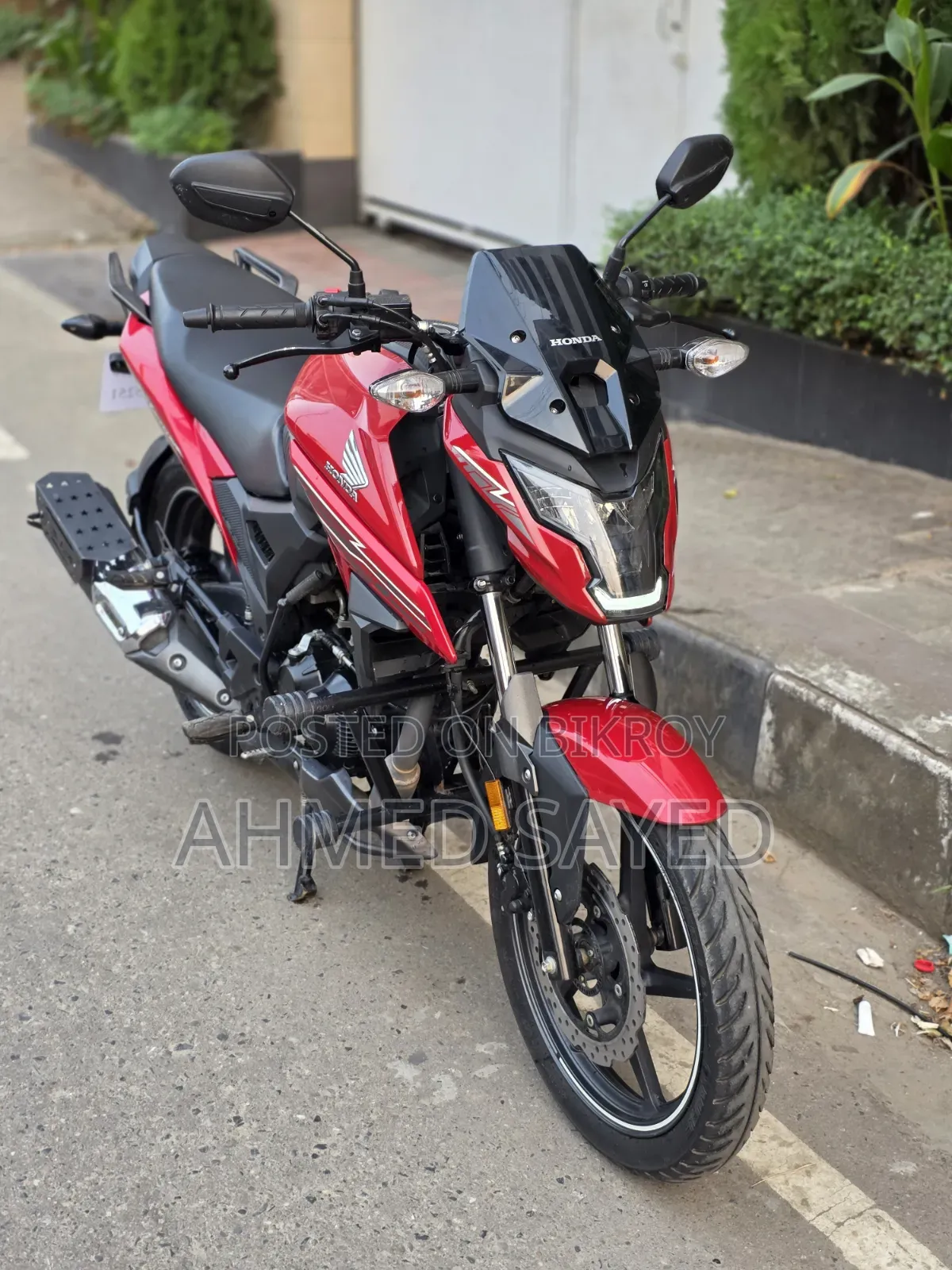 হোন্ডা এক্স-ব্লেড ১৬০ ২০২৫ লাল