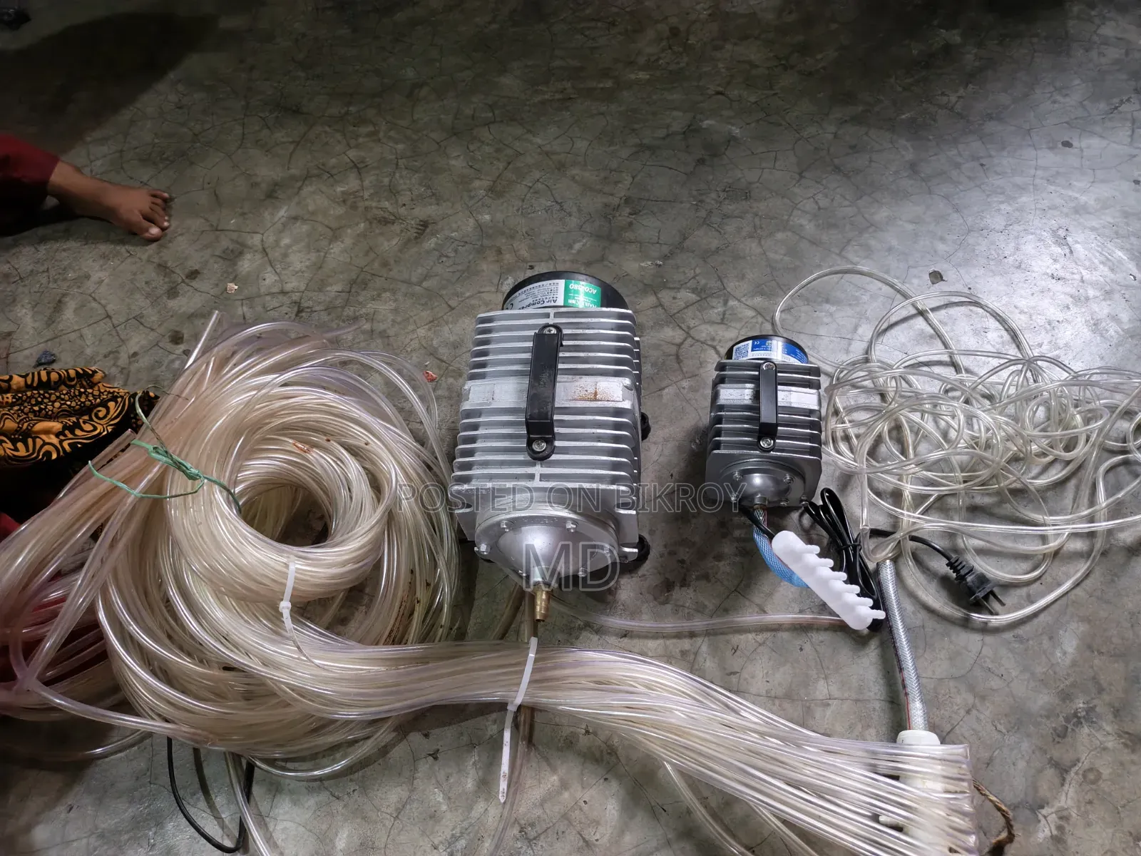 Two Oxygen Motors, One Fish Cutting Blade