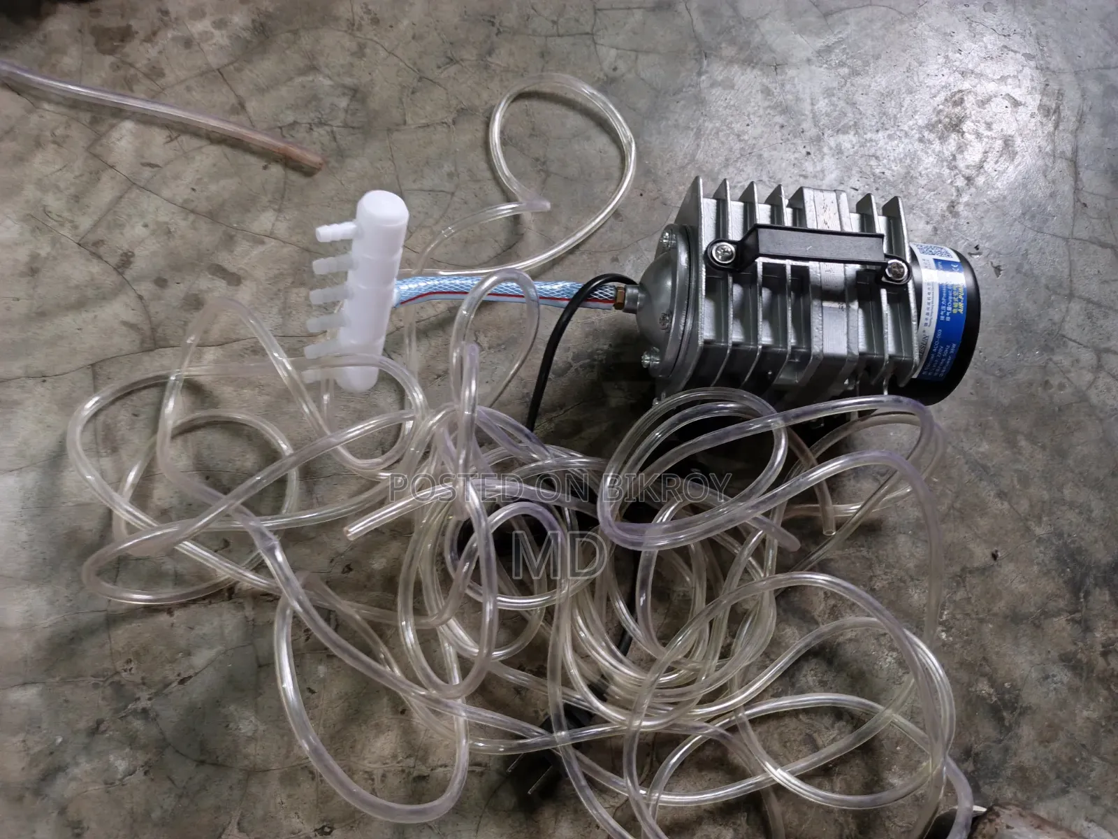 Two Oxygen Motors, One Fish Cutting Blade