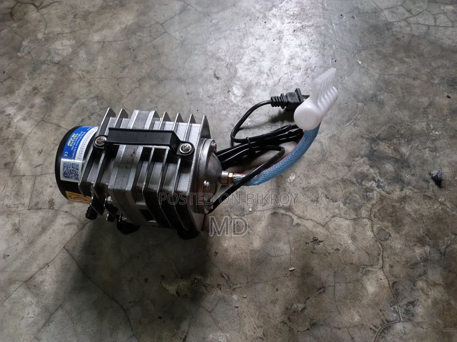 Two Oxygen Motors, One Fish Cutting Blade