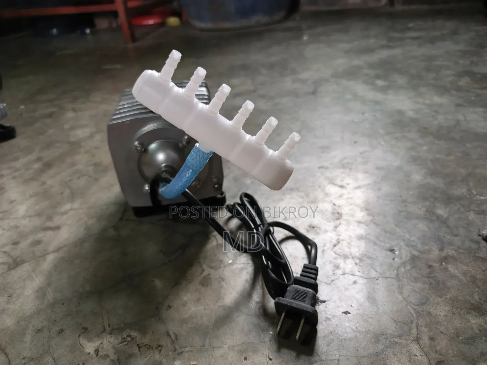 Two Oxygen Motors, One Fish Cutting Blade