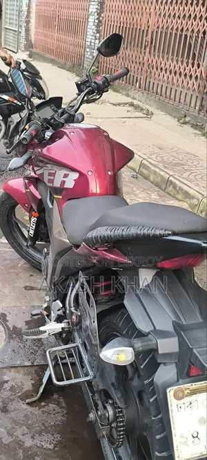 নতুন সুজুকি জিক্সার ২০১৫ রেড