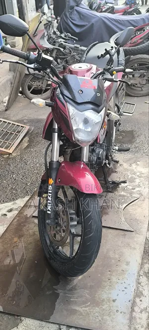 নতুন সুজুকি জিক্সার ২০১৫ রেড