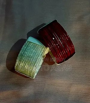 খাচকাটা কাচের চুড়ি সাদা এবং লাল
