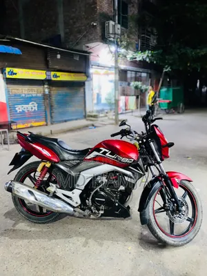 রানার টার্বো ভি২ ২০২৩ লাল